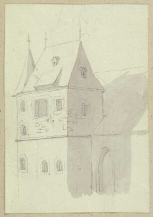 Altes Gebäude mit spitzem Dach