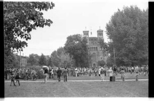 Kleinbildnegativ: Fest auf dem Mariannenplatz, 1977