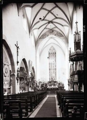 Kirche; Inneres nach Osten, nach der Restaurierung der Wandbilder