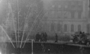 Zerstörungen Zweiter Weltkrieg. Löscharbeiten am Friedrichsplatz