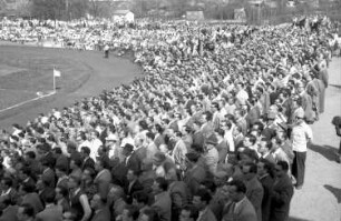 Freiburg: Mösle-Stadion; Publikum beim [Spiel]