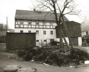 Nassau (Kreis Brand-Erbisdorf), Dorfstraße 112. Wohnhaus mit Schuppenanbau