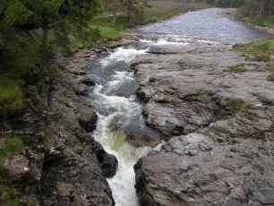 Wildwasser River Dee im schottischen Hochland, bei Breamar