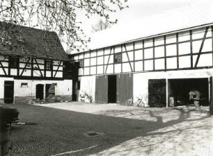 Blankenhain (Kreis Werdau), Hauptstraße 40. Ehemaliger Vierseithof (1751/1800). Stallgebäude und Scheune. Hofansicht