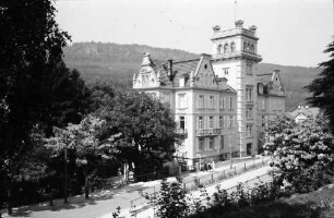 Baden-Baden: Bergschloss, Straßenseite