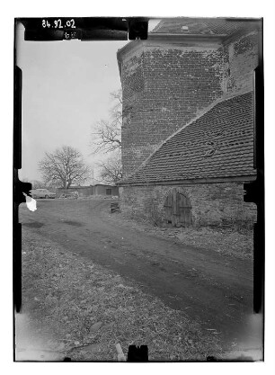 Goldbeck (Wittstock/Dosse-Goldbeck). Ehem. Burg (um 1300, Ausbau nach 1548). Teilansicht mit Wirtschaftsgebäude