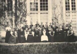 Trachten aus Neschwitz : Kleidung - Truhentracht. Ort: Njeswačidło / Neschwitz. Gruppenbild von Frauen in evangelischer Trachten aus Neschwitz (ca. 1905).