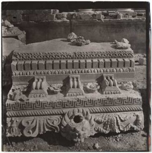 Ionisches Gebälkfragment mit Wasserspeier, Baalbek: Detailansicht