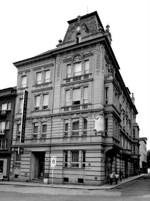 Ehemalige Staatsbank & Tschechische Versicherung & Tschechische Commerzbank