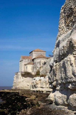 Frankreich. Poitou Charentes. Maritime. Talmont sur Gironde. Eglise Sainte Radegonde. Romanisch