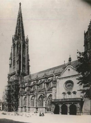 Freiburg im Breisgau. Münster Unser Lieben Frauen (um 1200 begonnen). Ansicht von Südosten