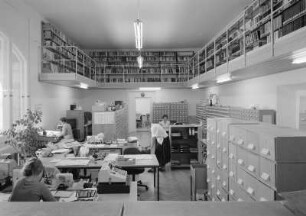 Dresden-Altstadt, Ständehaus. Deutsche Fotothek (Sächsische Landesbibliothek, heute SLUB Dresden). Bildarchiv, Auskunfts- und Benutzungsbereich mit Galerie