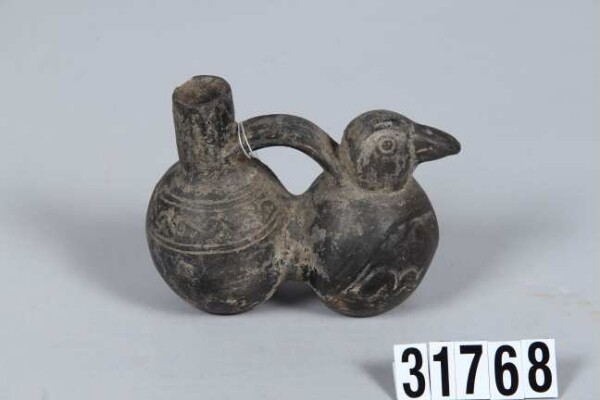 Double chamber vessel with bird