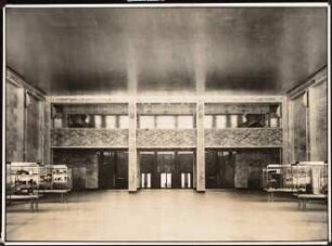I.G.-Farben, Frankfurt/Main Verwaltungsgebäude: Eingangshalle und Mittelhalle von innen