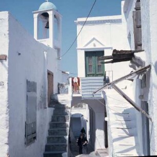 Skyros, Gasse zwischen Häusern mit Außentreppen