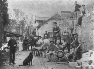 Arbeitergruppe : Arbeitergruppe. Fotografie, 17 x 22,5 cm (vor 1910; A. Kotzsch). Dresden: Stadtarchiv Dresden