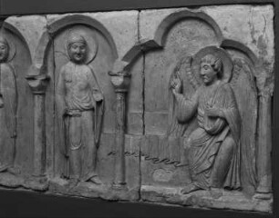 Steinrelief mit dem Engel am Grab