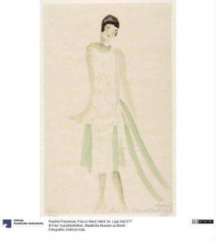 Frau in Kleid