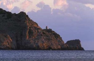 Spanien. Ibiza. Punta Grossa. Turm im Morgenlicht