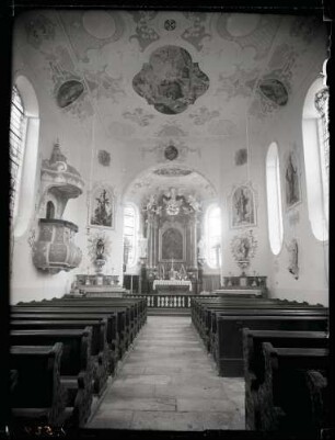 katholische Pfarrkirche innen nach Osten nach der Restaurierung