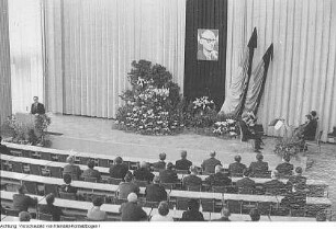 Dresden. Stadtverordnetenversammlung: Ehrende Sitzung der Stadtverordneten aus Anlass des Ablebens des langjährigen Präsidenten der Volkskammer, Johannes Dieckmann (Liberaldemokratische Partei Deutschlands LDPD), 1973?