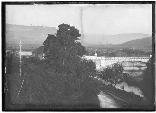 Tauberbrücke Markelsheim mit Ufer