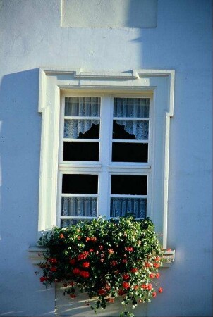 Detail Haus Brüdergemeine: Sprossenfenster, Blendrahmen mit Ohren