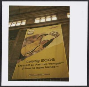 Fußballplakat am Leipziger Hauptbahnhof