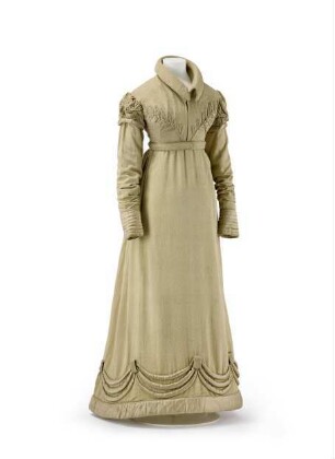 Promenadenkleid mit Reliefapplikationen