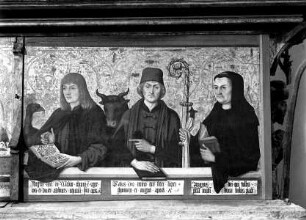Predella im geschlossenen Zustand — Rechter Flügel: die Heiligen Johannes Evangelist, Lukas und Benedikt