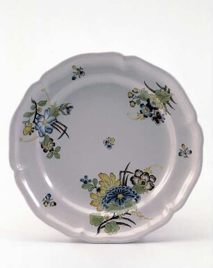 Teller mit Blumendekor