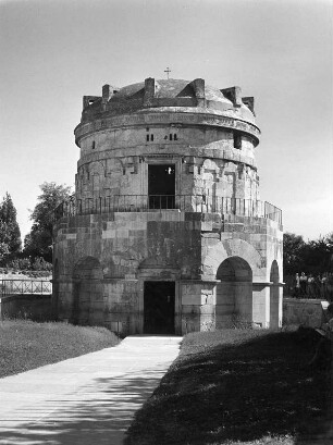 Ravenna. Mausoleum des Theoderich (520)