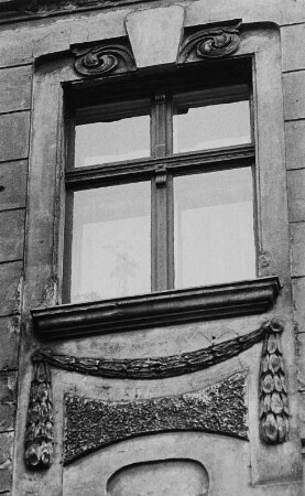 Fenster (wahrscheinlich Wichertstraße, Berlin-Prenzlauer Berg)