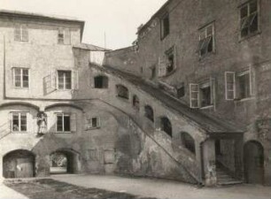 Hall am Inn. Burg Hasegg (Baubeginn 14. Jh.). Hof