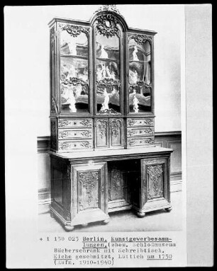 Bücherschrank mit Schreibtisch
