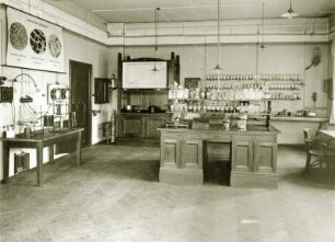 Metallographisches Laboratorium : Dresden-Südvorstadt, Helmholtzstraße 7. Königlich Sächsische Technische Hochschule; Mechanisch-Technische Versuchsanstalt. Metallographisches Laboratorium