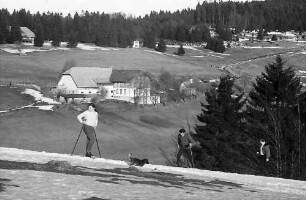 Skifahrer am Hang des Gießhübel