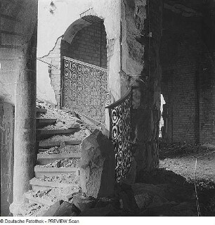 Dresden. Ruine des Neuen Rathauses. Wendeltreppe
