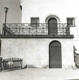 Rodewisch-Obergöltzsch. Ehemaliges Rittergut. Schlösschen (16. Jahrhundert, Restaurierung 1938/1960). Ostseite (Teilansicht)
