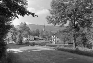 Agatharied. Ortsteilansicht mit Kirche St. Agatha : Hausham-Agatharied. Ortsteilansicht mit Pfarrkirche St. Agatha (Mitte 15. Jahrhundert, Umgestaltung Ende 17. Jahrhundert)