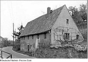 Scharfenberg, Wohnstallhaus : Scharfenberg. Wohnstallhaus mit Einfriedung