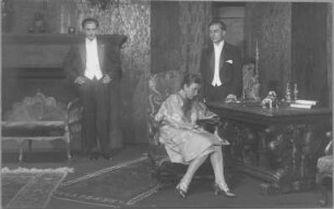 Der Herr seines Herzens. Schauspiel in drei Akten von Paul Raynal (deutsch von Stephan Hock). Staatsschauspiel Dresden, Dresdner Erstaufführung 08.09.1927 : Szene mit Adolf Wohlbrück als Henry, Alice Verden als Aline und Felix Steinböck als Simon