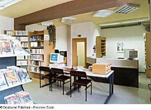 Freihandbereich und Ausleihtheke Videothek (1. Obergeschoss) : Dresden-Neustadt, Stauffenbergallee 9 g (Garnisonkirche St. Martin). Sächsische Landesbibliothek - Staats- und Universitätsbibliothek Dresden. Außenstelle Phonothek. Freihandbereich und Ausleihtheke Videothek (1. Obergeschoss)