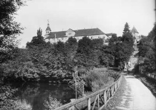 Schmalkalden, Schloss Wilhelmsburg : Schmalkalden. Schloss Wilhelmsburg. Süd-Flügel von der Schloßteichbrücke mit Treppenanlage und Zwingerturm