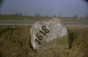 Oering (Kreis Segeberg): bei Landesstraße 233: sogenannter Russenstein von 1618: Rückseite