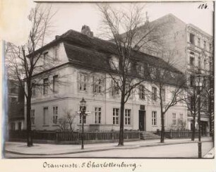 Wohnhaus Oranienstraße 5, Berlin-Charlottenburg: Ansicht (aus: Julius Kohte, Alt-Berlin, Bauwerke in Berlin und Charlottenburg, aufgenommen 1907-1914)