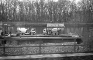 Auf der Bahnfahrt nach Prag an der Elbe : Auf der Bahnfahrt nacvh Prag an der Elbe; zwei Boxer stehen sich im Ring gegenüber
