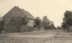 Dorfstraße in Radensdorf : Wjesna dróha w Radomju