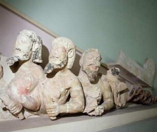 Athen. Akropolis-Museum. Der dreileibige Nereus, archaischer Giebel aus Porosgestein, 580-570 v. Chr., wohl Schmuck des alten Athena-Tempels
