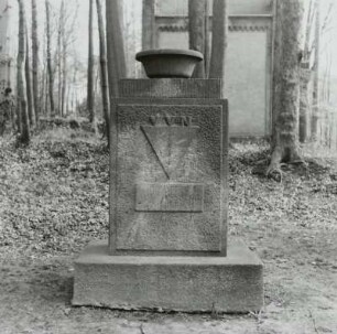 Gedenkstein für die Opfer des Übergangslagers im Großberger Wald
